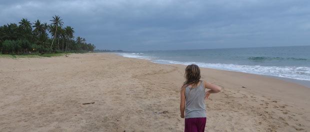 lang øde strand ved ranna212 på sri lanka