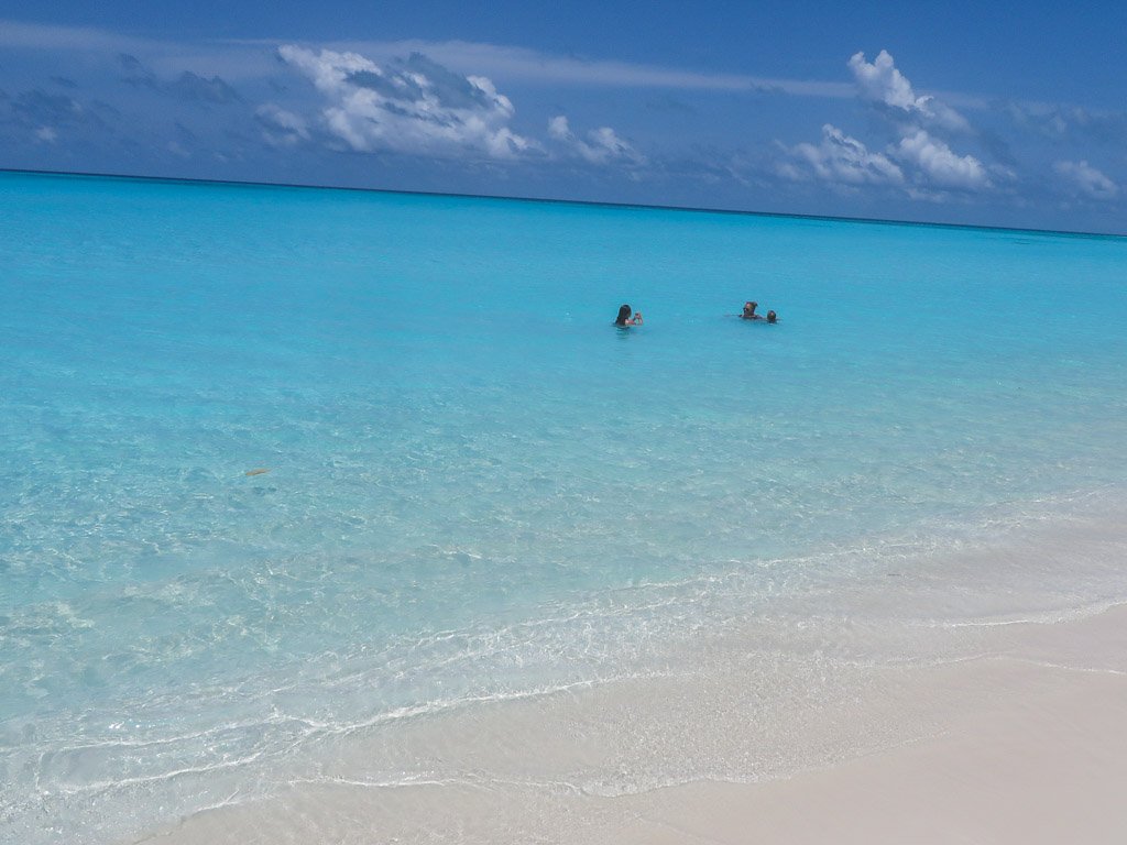 stranden ved fulhadhoo paa - det man drømmer om på en ferie til Maldiverne