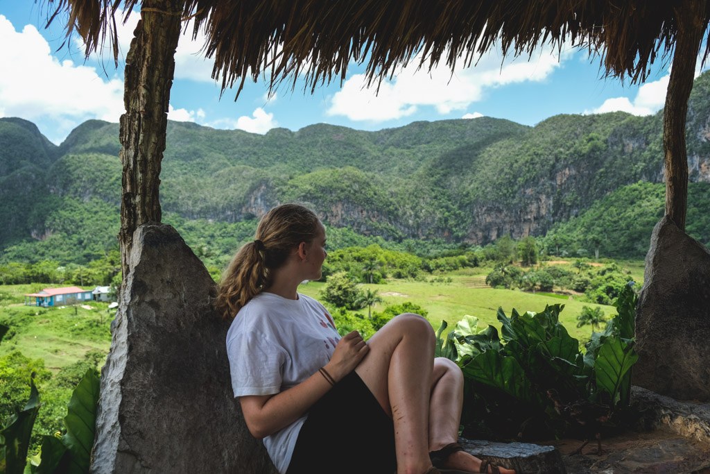 Vinales med børn på cuba