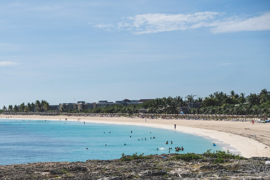 udsigt over vores del af stranden på cayo coco