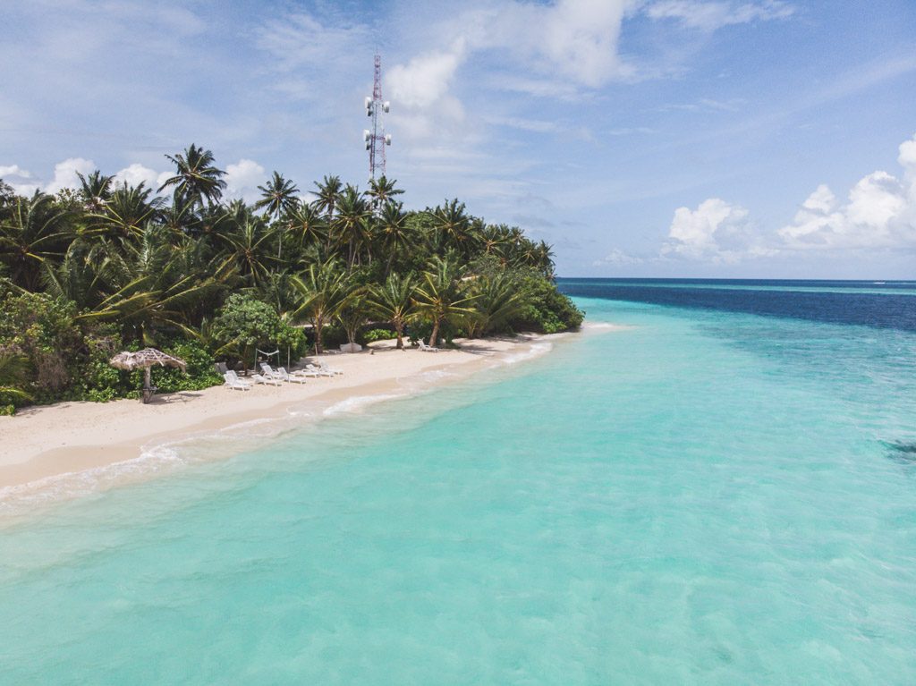 felidhoo bikini beach