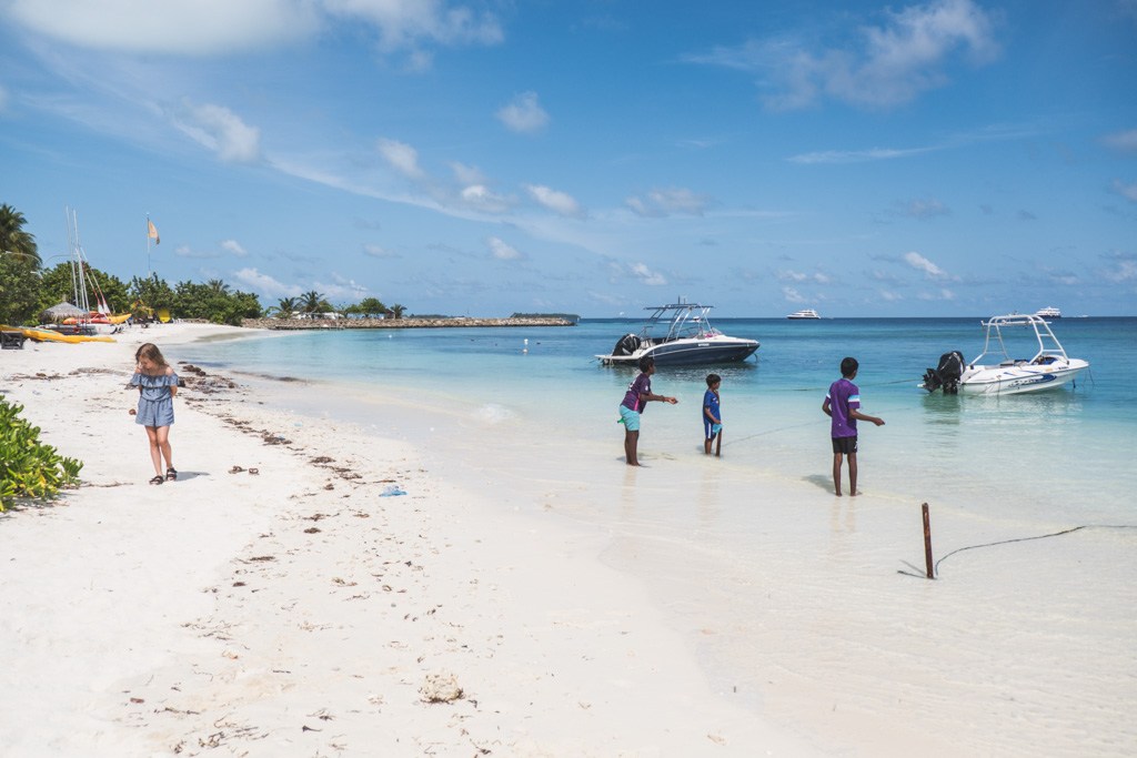 de lokale ved stranden på maafushi