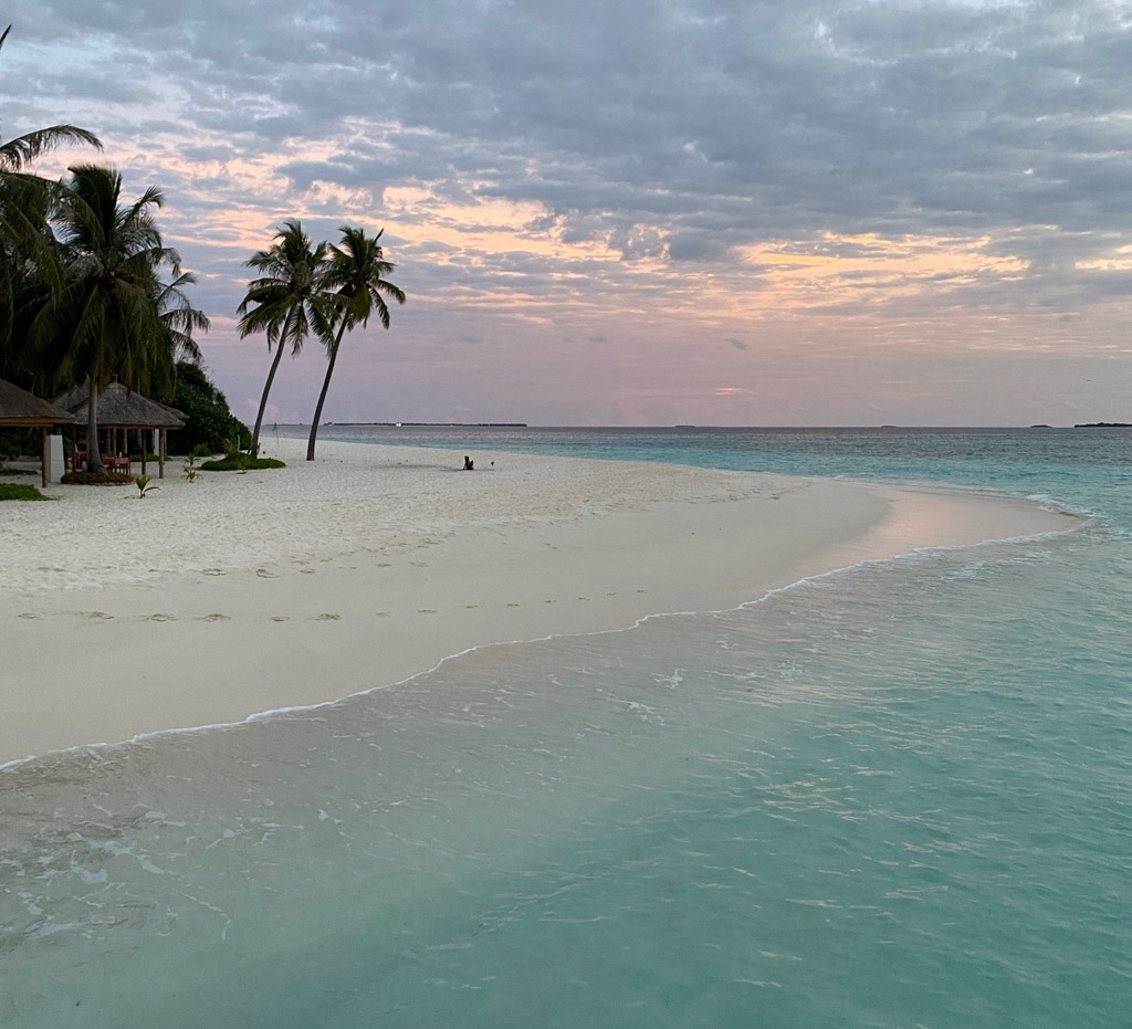 Candyfloss-solnedgang på Reethi Faru