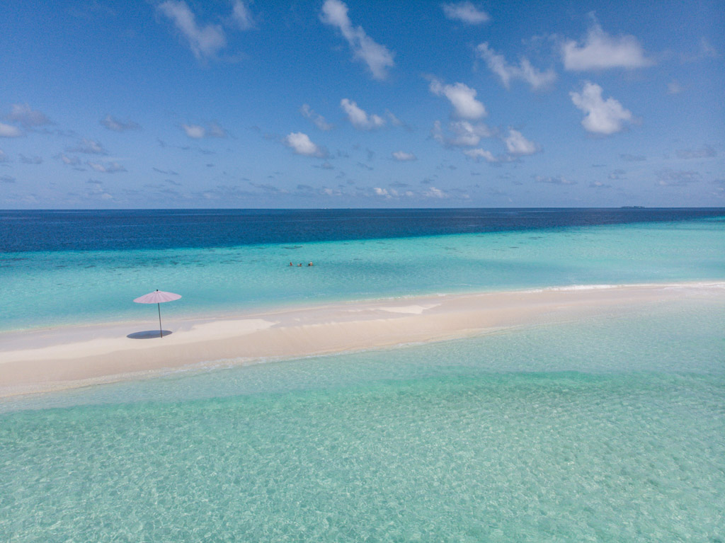 Tur til en af Maldivernes smukke sandbanker