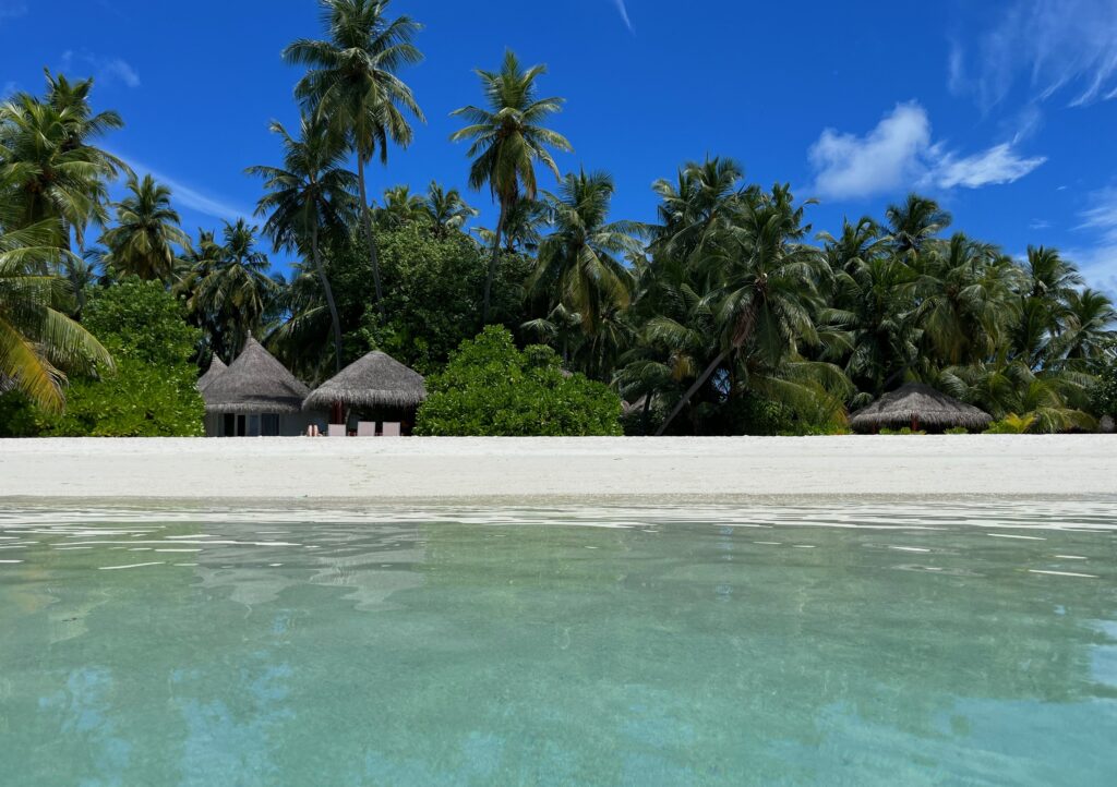 Beach Villaerne fra strandsiden på Sun Siyam Vilu Reef